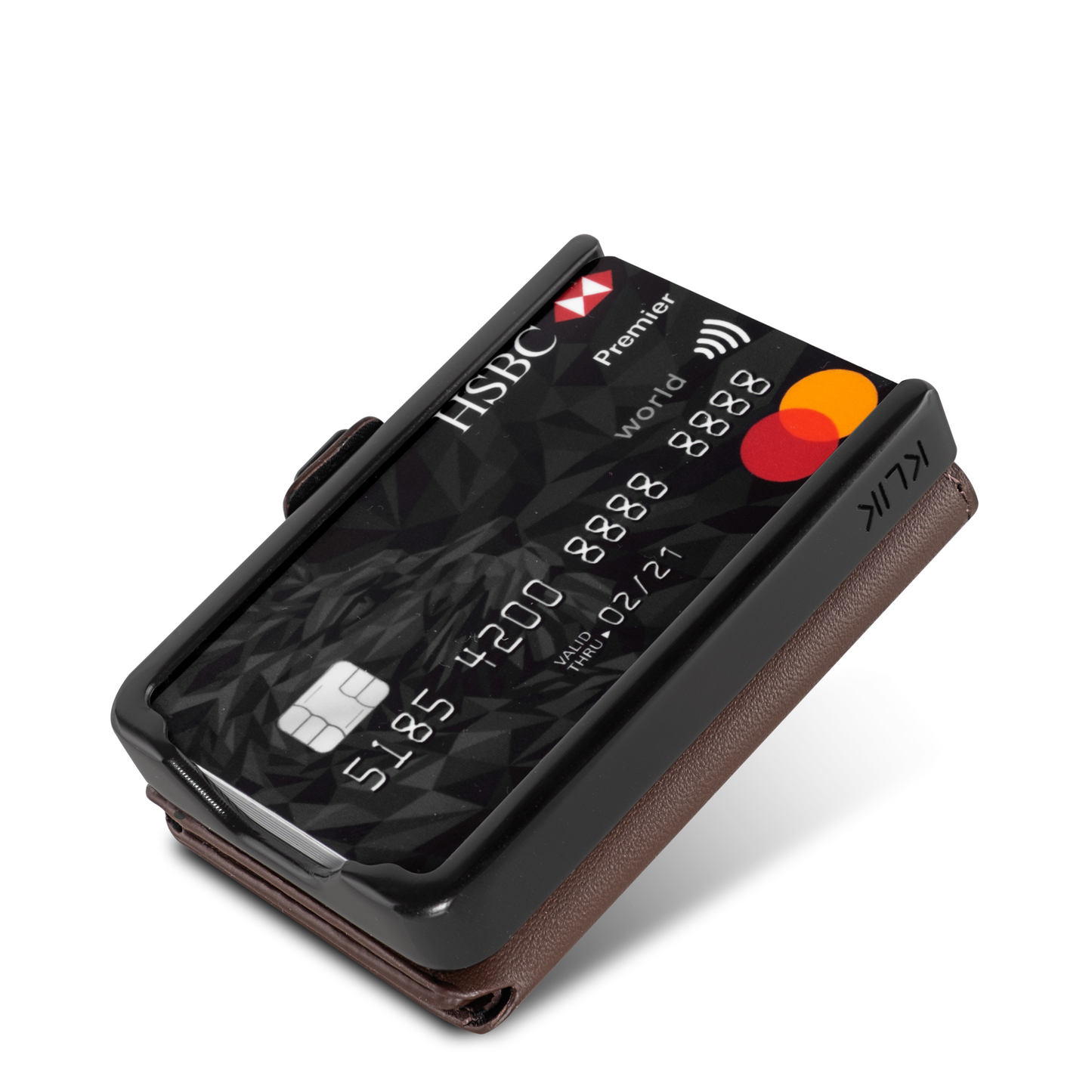 Portafoglio visto da dietro laterale con inserito una carta di credito. Sfondo chiaro