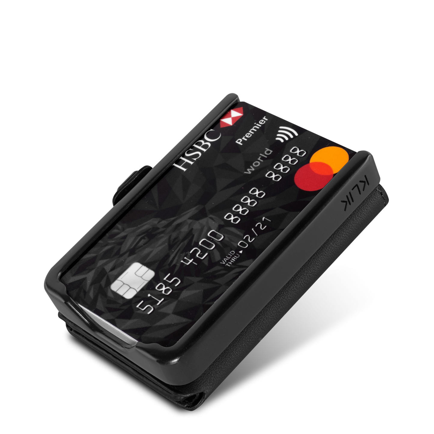 Portafoglio visto da dietro laterale con inserito una carta di credito. Sfondo chiaro