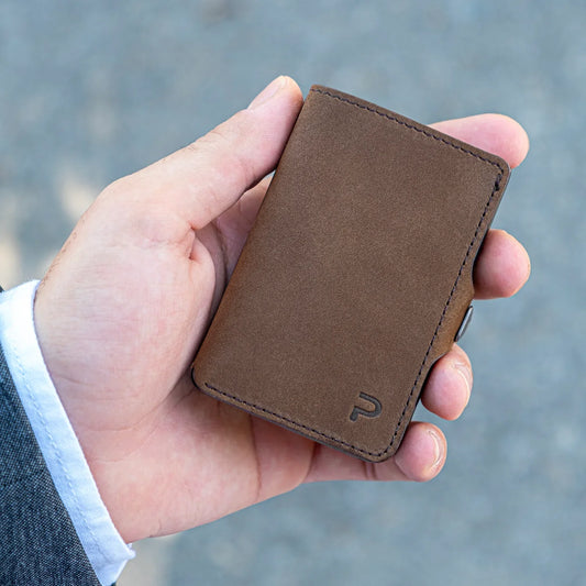 Miniwallet marrone compatto in pelle, portafoglio uomo elegante con protezione RFIS