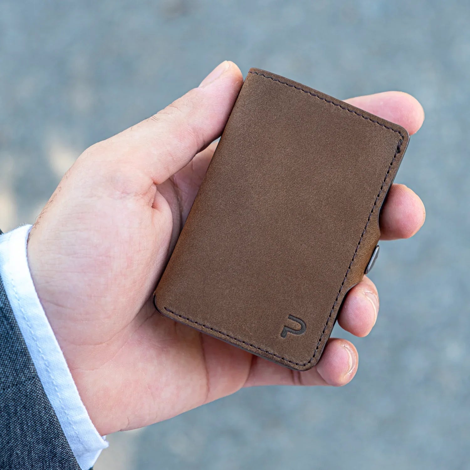 Miniwallet marrone compatto in pelle, portafoglio uomo elegante con protezione RFIS