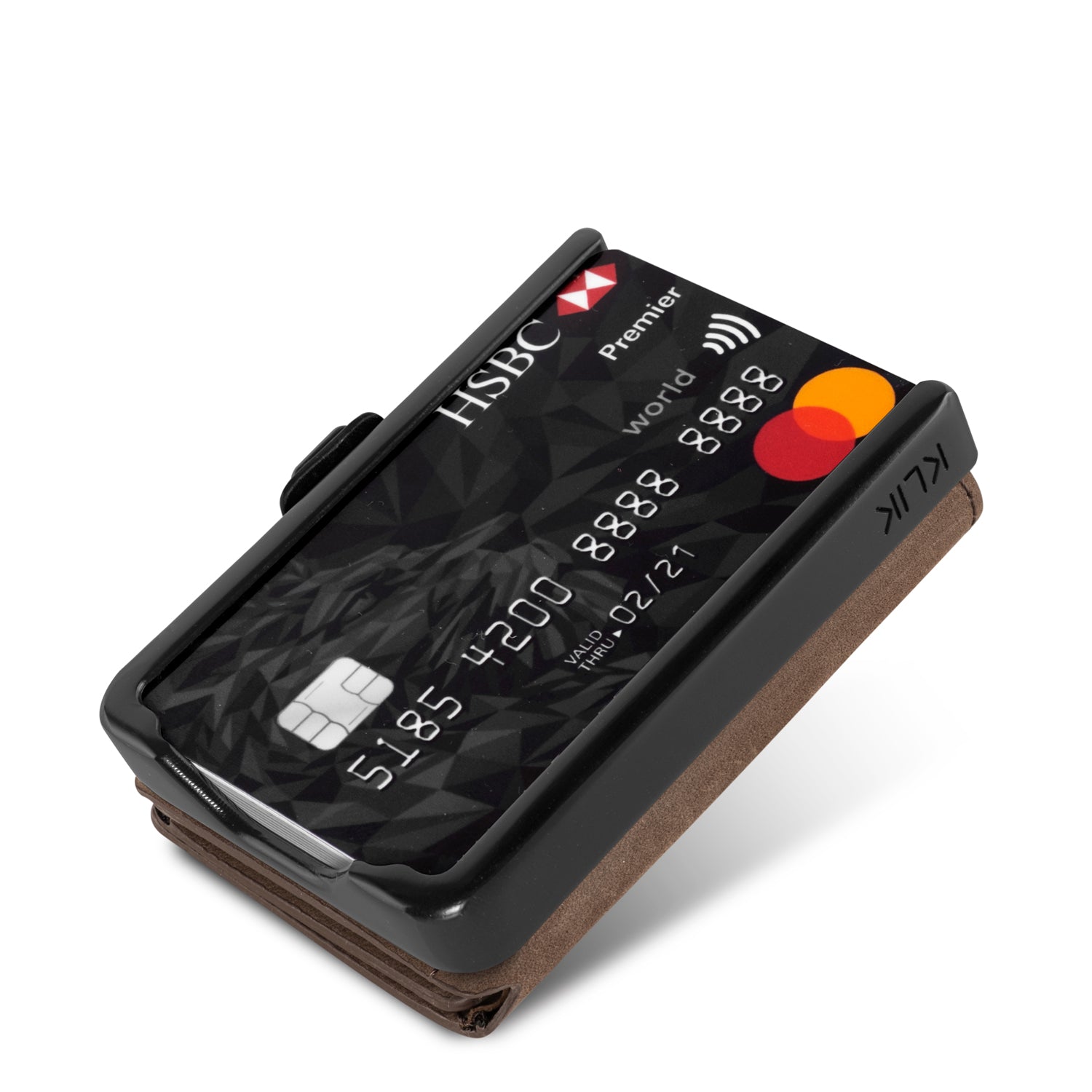 portafoglio vista da dietro, si vedono carte di credito. Sfondo bianco.