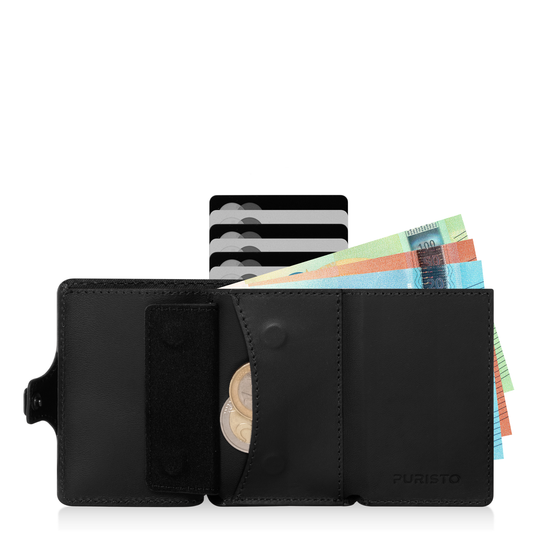 Portafoglio aperto con in vista banconote e carte di credito e 2 monete. Sfondo bianco